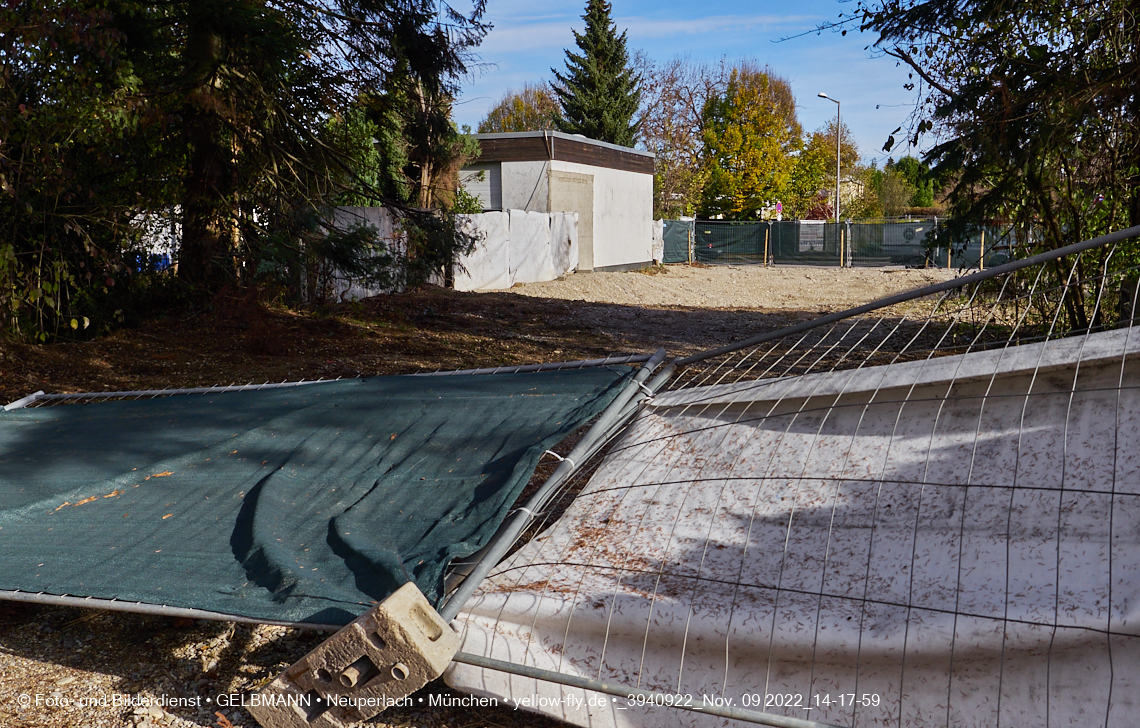 09.11.2022 - Abriss einer Villa am Hugo-Lang-Bogen 13 in Neuperlach-Trudering